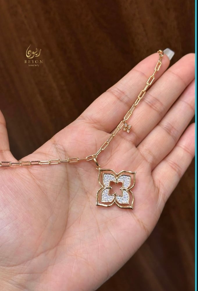طقم فضه مرصع بالزركن السويسري مطلي ذهب