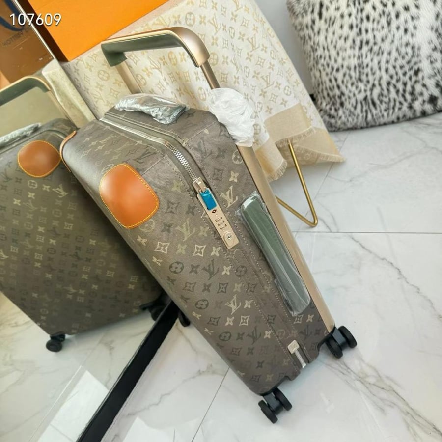 Louisi Vuitton trolley Horizon 55 لويس فيتونا حقيبة سفر