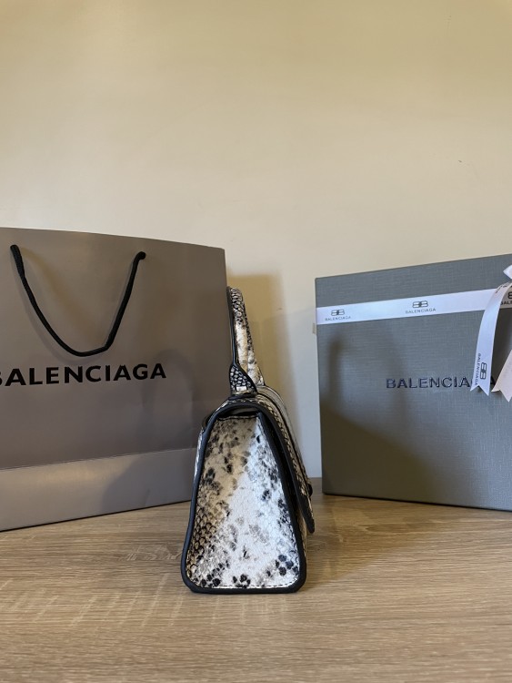 Balenciaga size XS (19 cm)