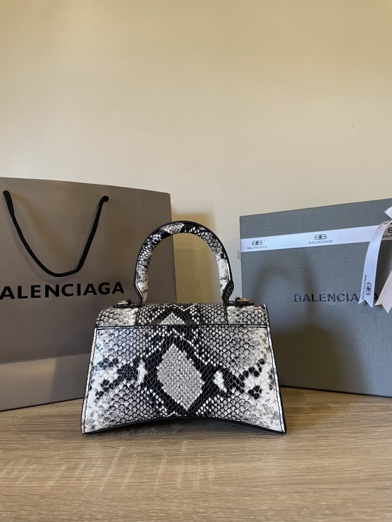 Balenciaga size XS (19 cm)