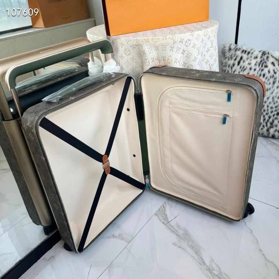 Louisi Vuitton trolley Horizon 55 لويس فيتونا حقيبة سفر