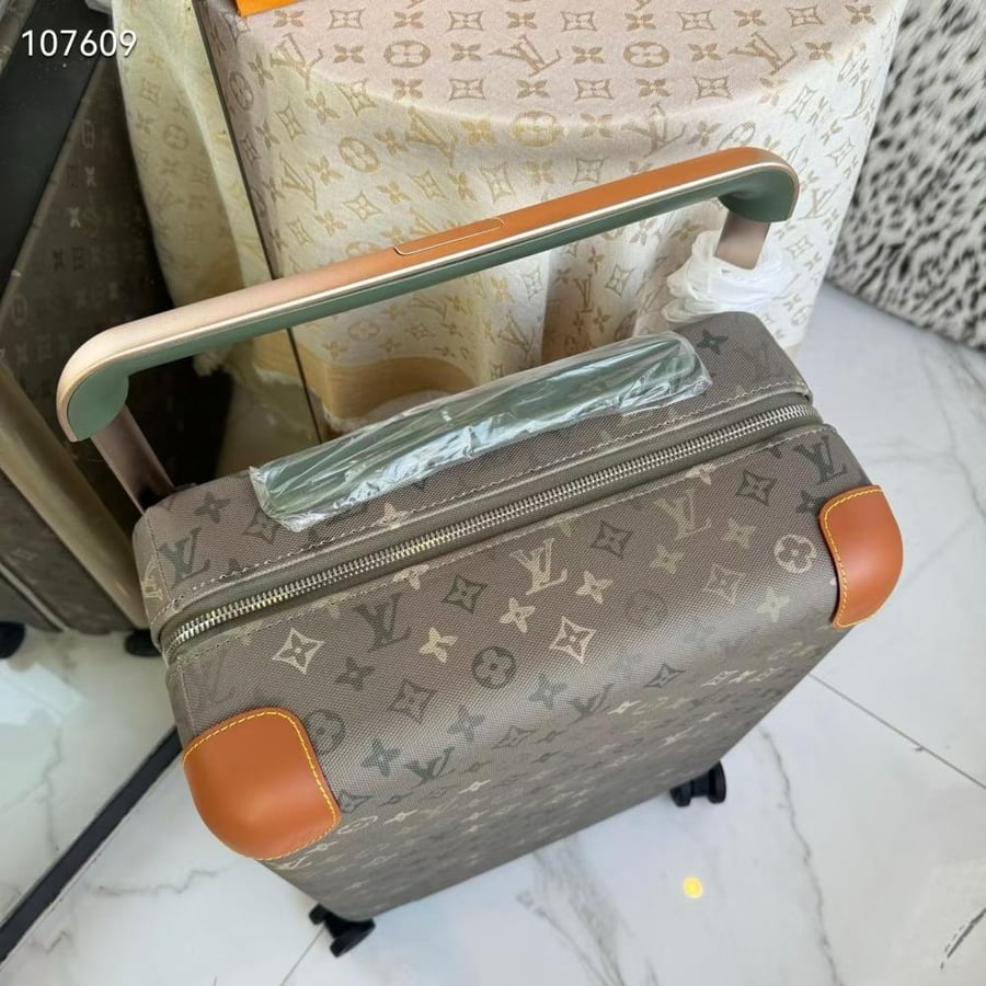 Louisi Vuitton trolley Horizon 55 لويس فيتونا حقيبة سفر