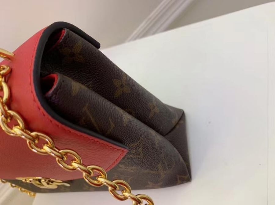 لويس فيتونا Louise Vuitton