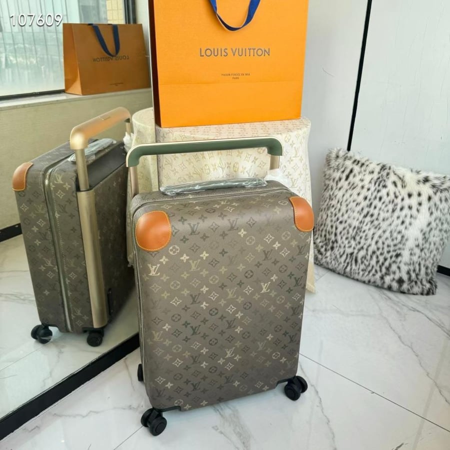 Louisi Vuitton trolley Horizon 55 لويس فيتونا حقيبة سفر