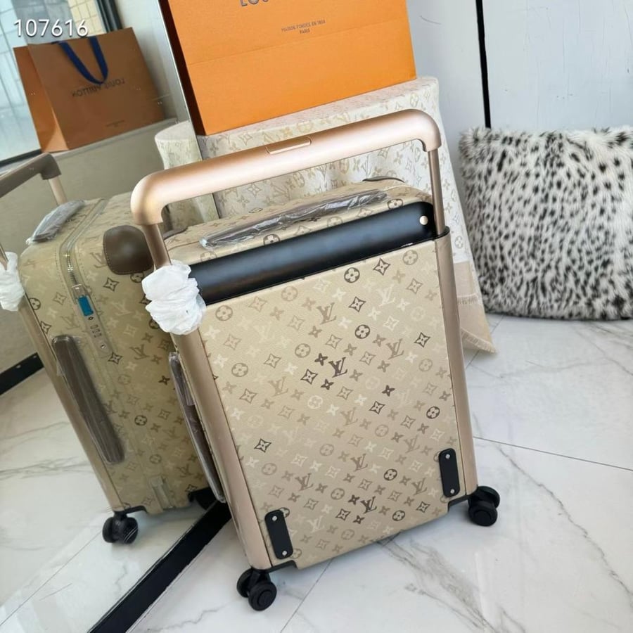 Louisi Vuitton trolley Horizon 55 لويس فيتونا حقيبة سفر