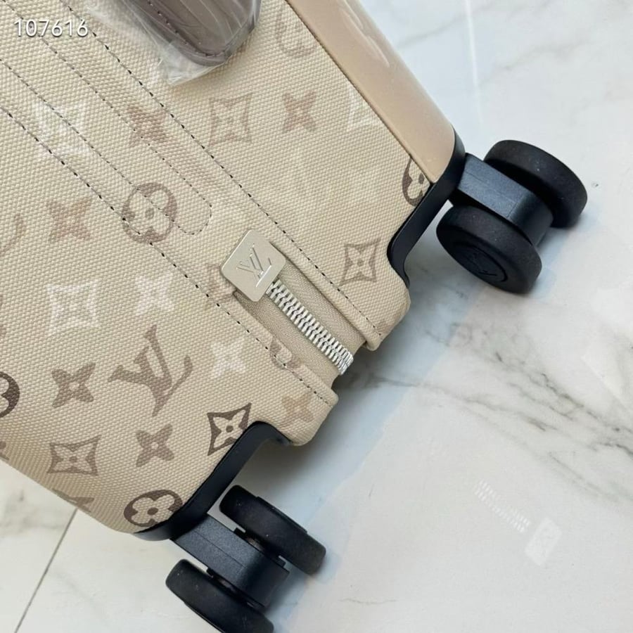 Louisi Vuitton trolley Horizon 55 لويس فيتونا حقيبة سفر