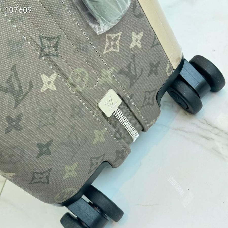Louisi Vuitton trolley Horizon 55 لويس فيتونا حقيبة سفر