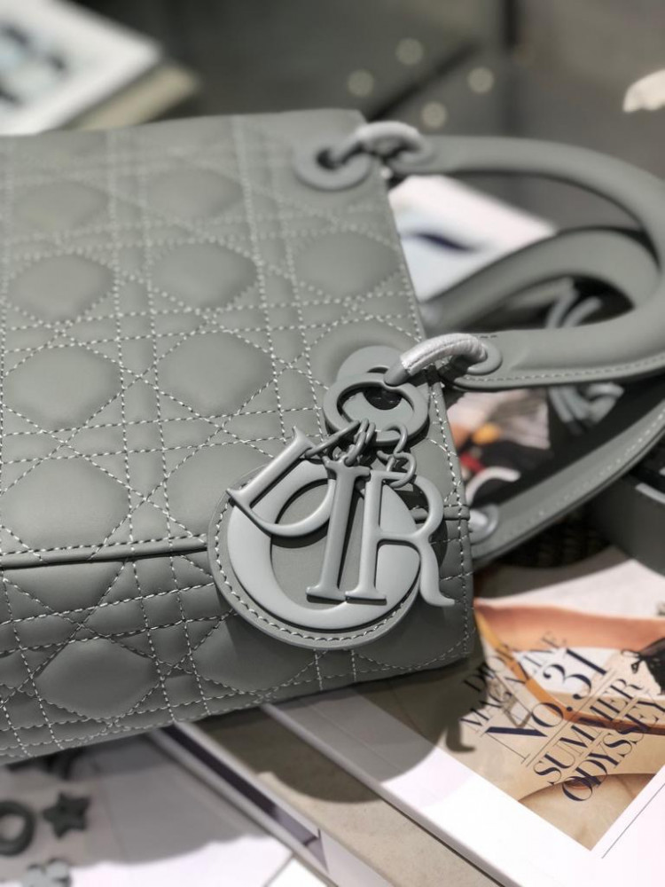 Lady Dior tramats size 20