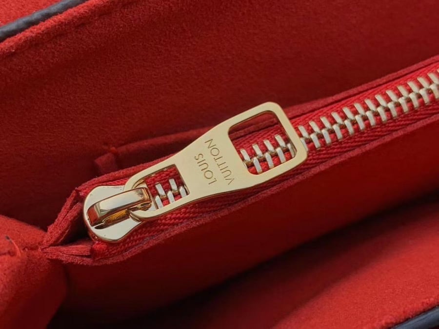 لويس فيتونا Louise Vuitton