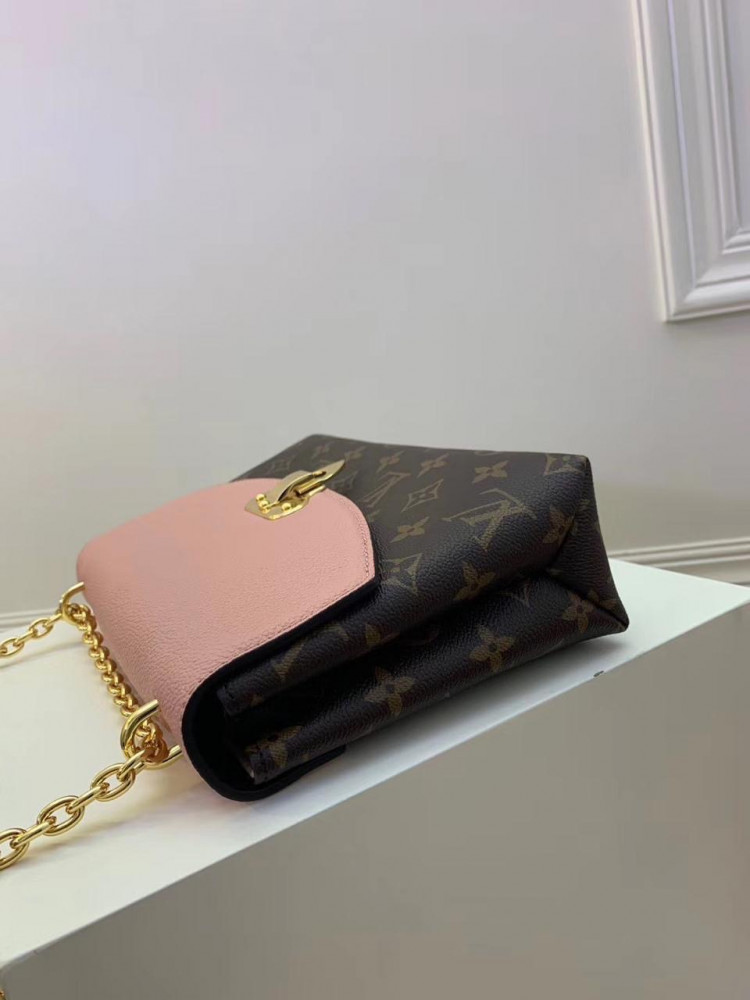 لويس فيتونا Louise Vuitton