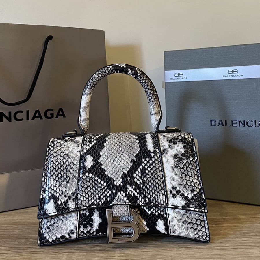 Balenciaga size XS (19 cm)