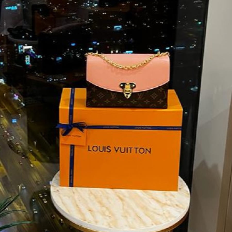 لويس فيتونا Louise Vuitton