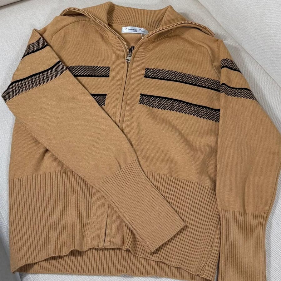 سويتر كرستيان ديور ( اللون بني) sweater Christian Dior