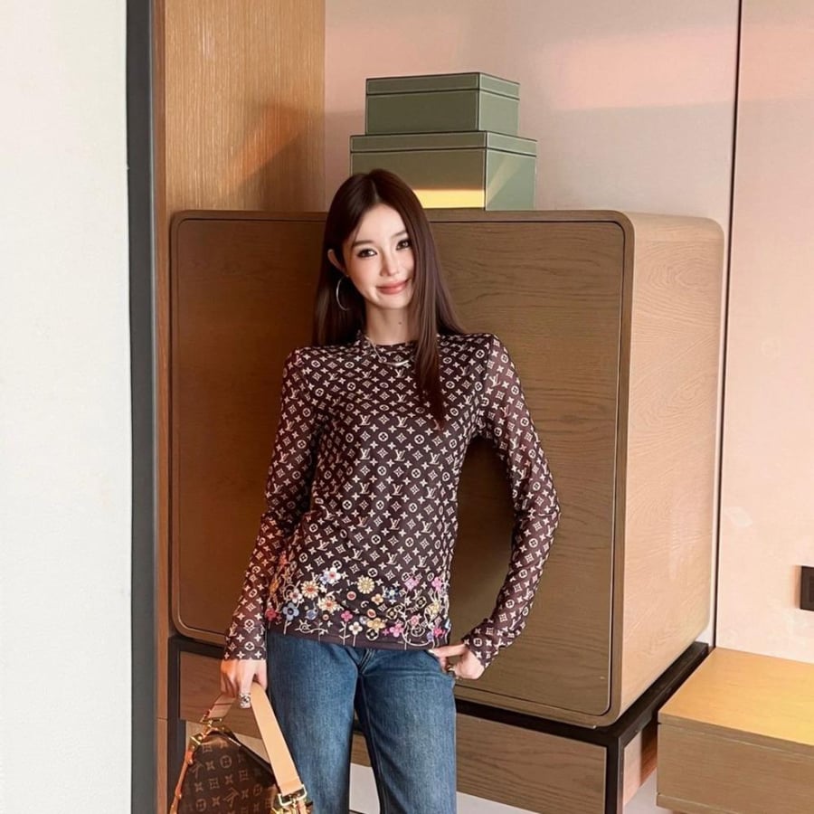 Long-sleeve top بلوزة