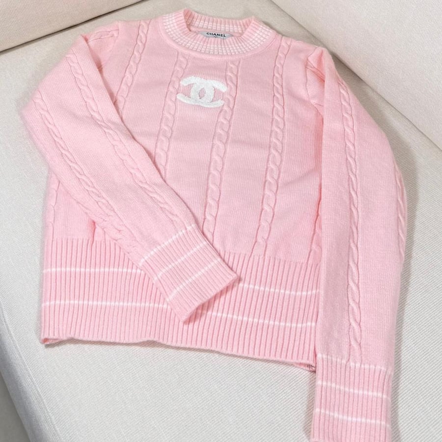 سويتر شانيل ( اللون بنك ) sweater Chanel
