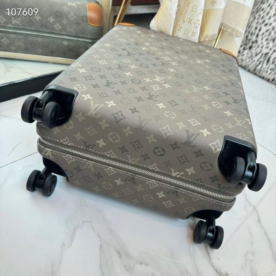 Louisi Vuitton trolley Horizon 55 لويس فيتونا حقيبة سفر