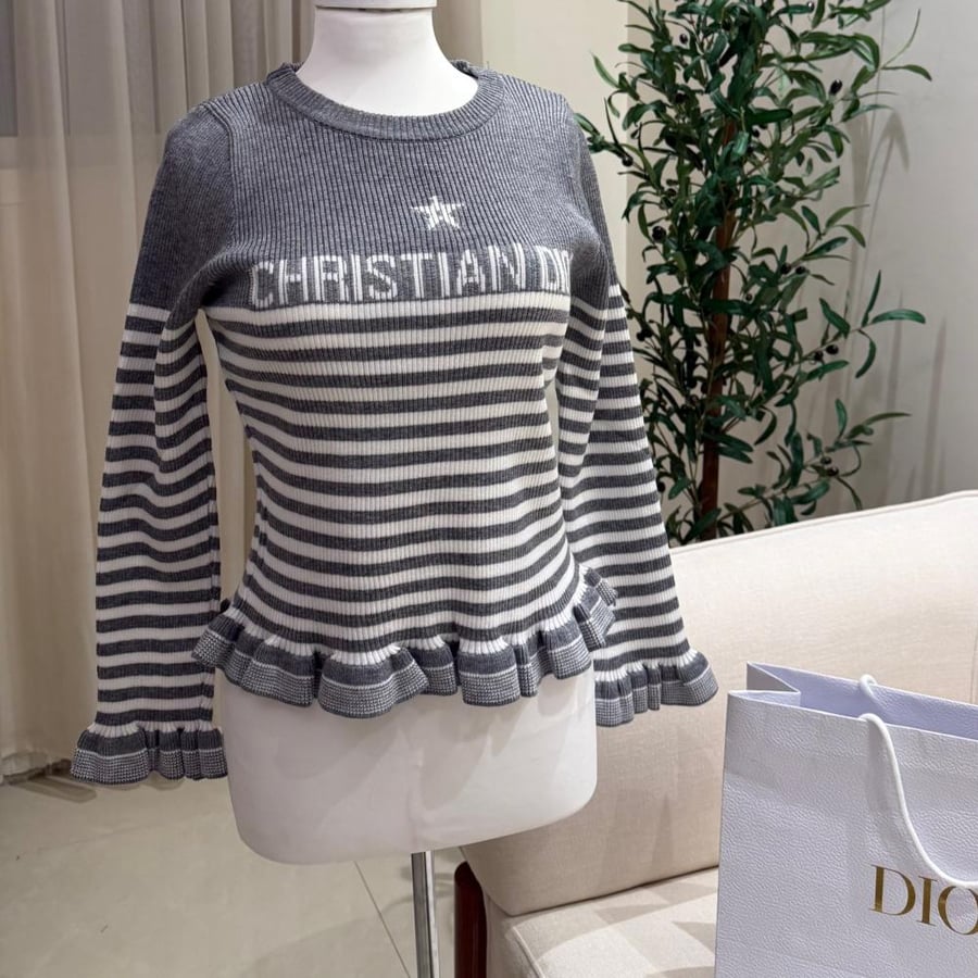 سويتر sweater