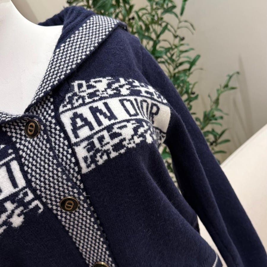 سويتر sweater