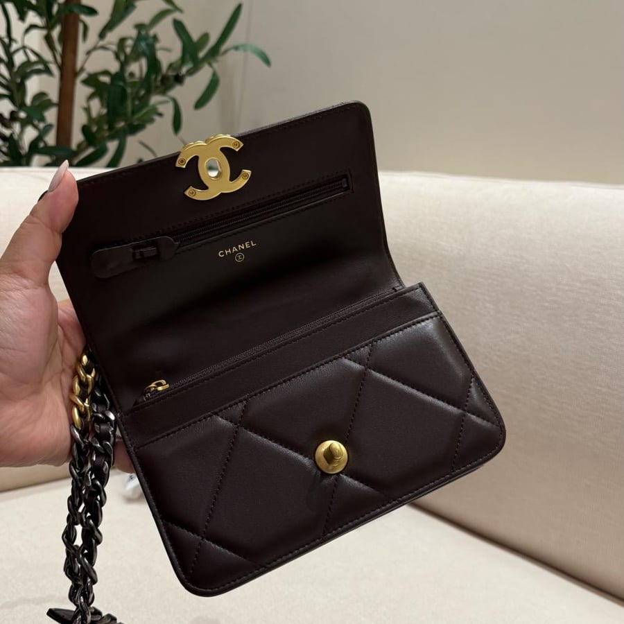شانيل ناينتين مقاس ( 21 cm ) NINETEEN CHANEL ( اللون عودي )