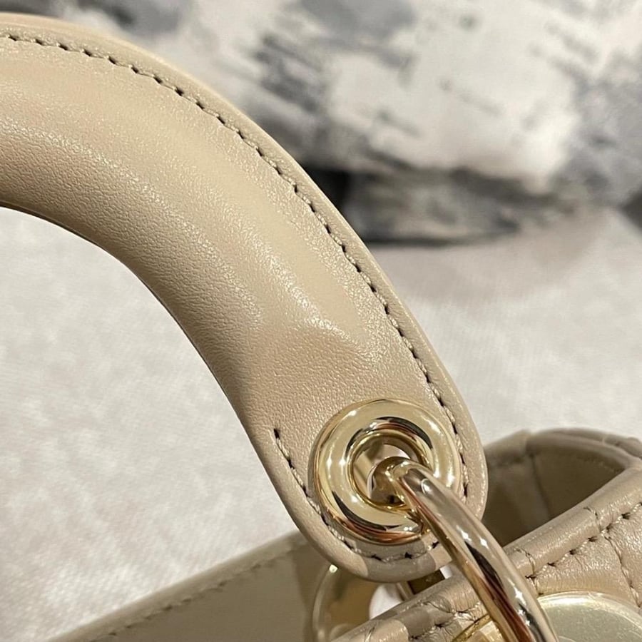 ليدي ديور 17 lady Dior ( هاردوير ذهبي )