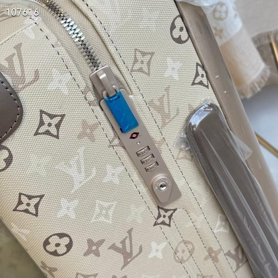 Louisi Vuitton trolley Horizon 55 لويس فيتونا حقيبة سفر