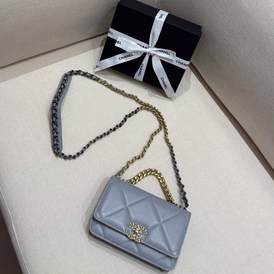 شانيل ناينتين مقاس ( 21 cm ) NINETEEN CHANEL
