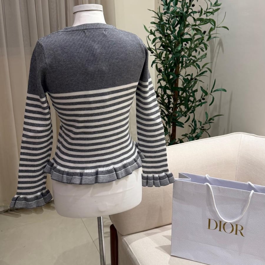 سويتر sweater