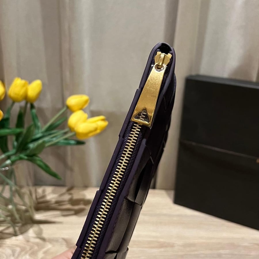 (بنفسجي ) بوتيقا BOTTEGA VENETA SIZE 36 cm