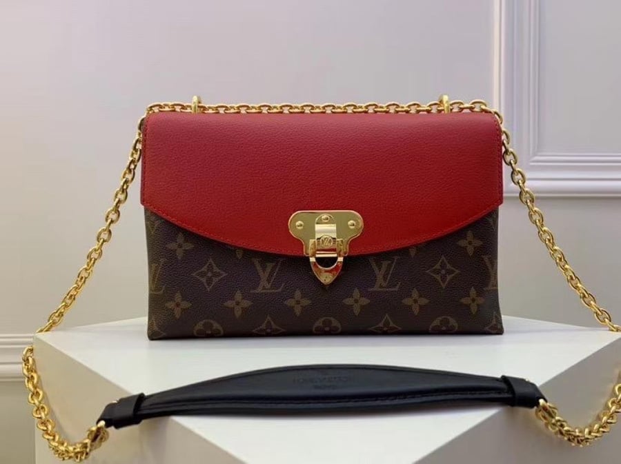 لويس فيتونا Louise Vuitton