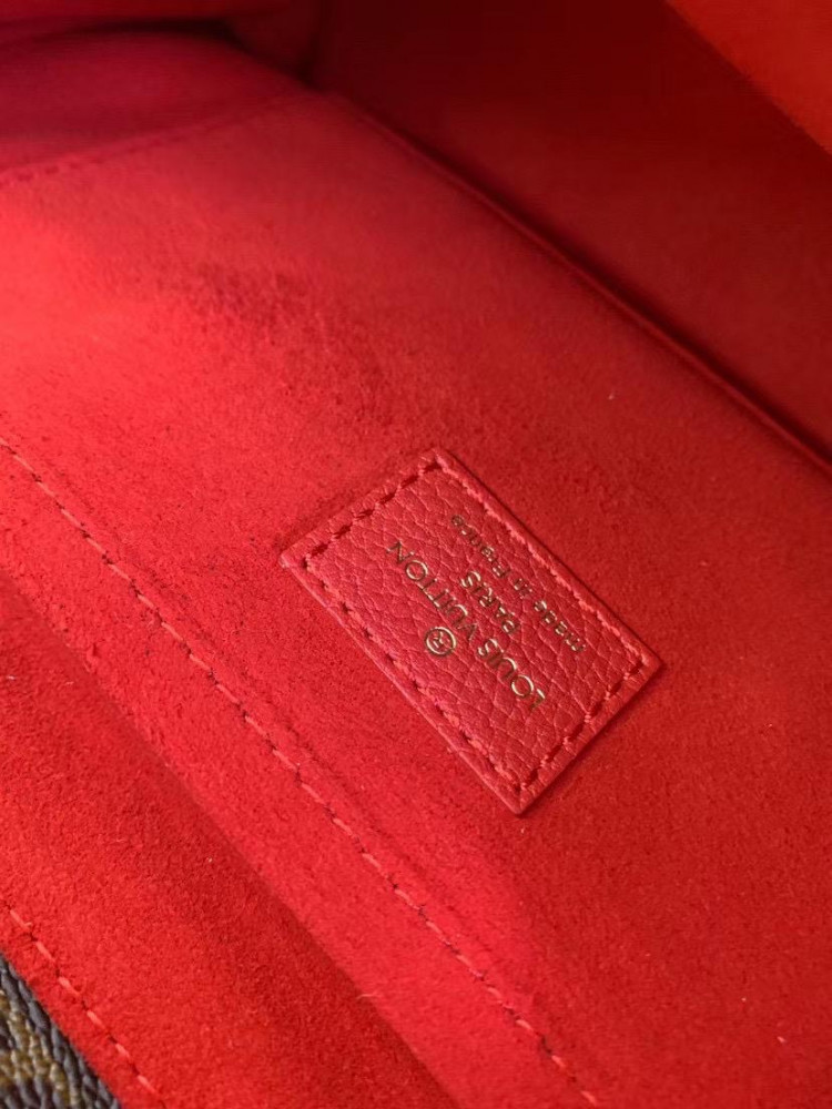 لويس فيتونا Louise Vuitton