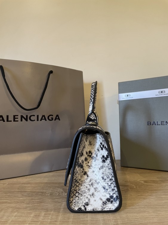 Balenciaga size XS (19 cm)