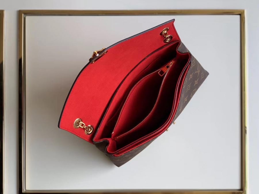 لويس فيتون (أحمر) Louis Vuitton