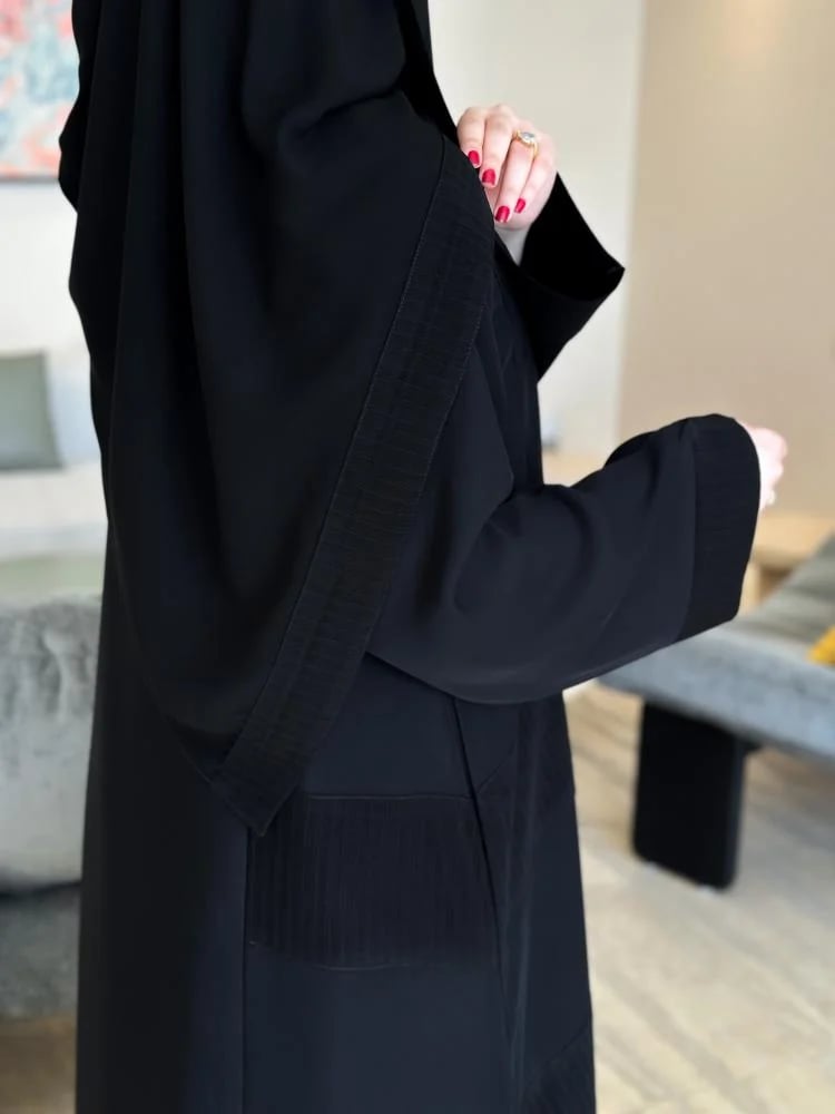 عبايه 121مع نقاب وطرحه مجاناً