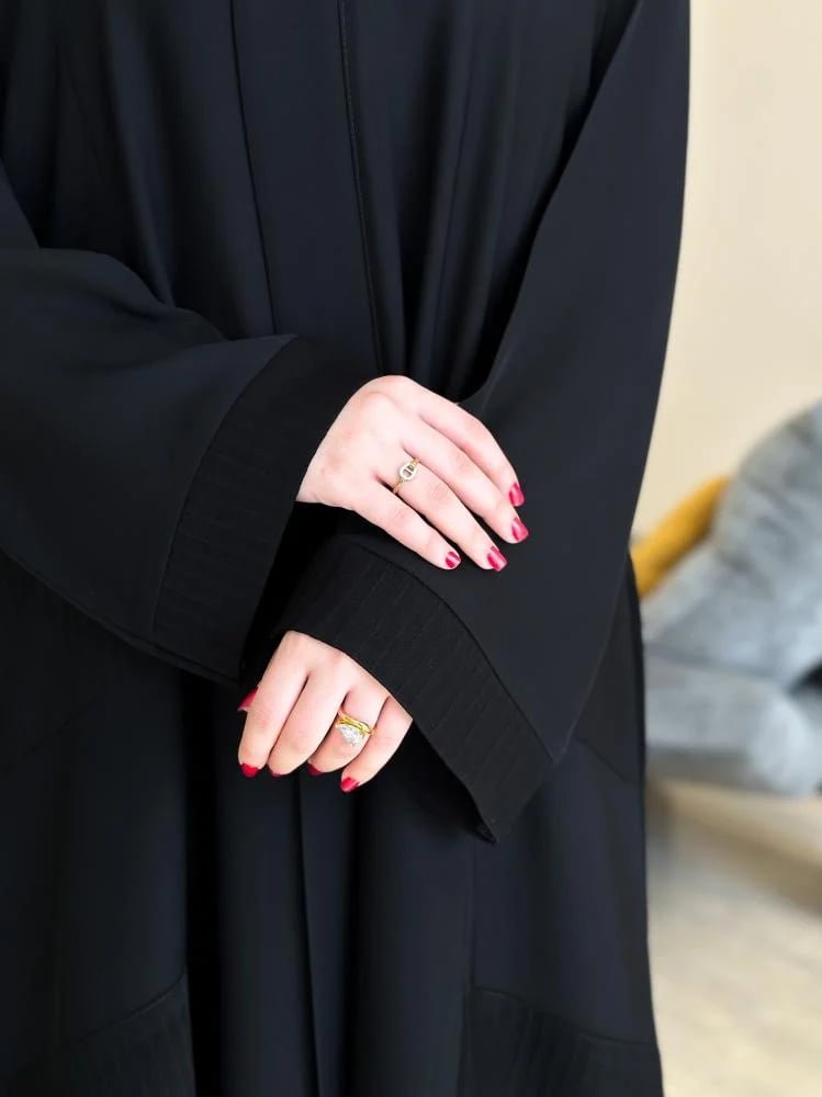 عبايه 121مع نقاب وطرحه مجاناً