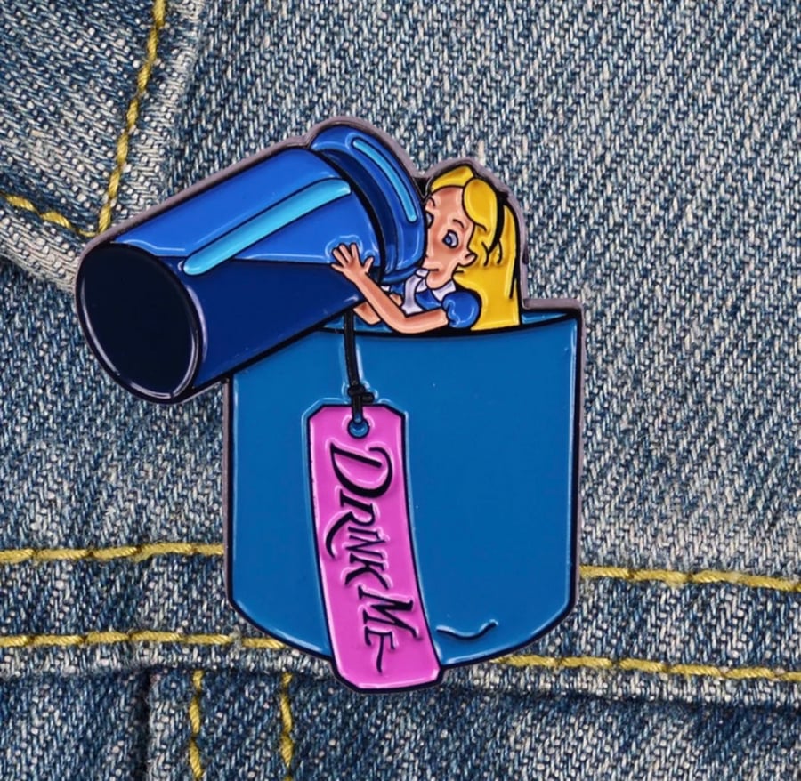 بروش أليس | Alice in Wonderland Pin