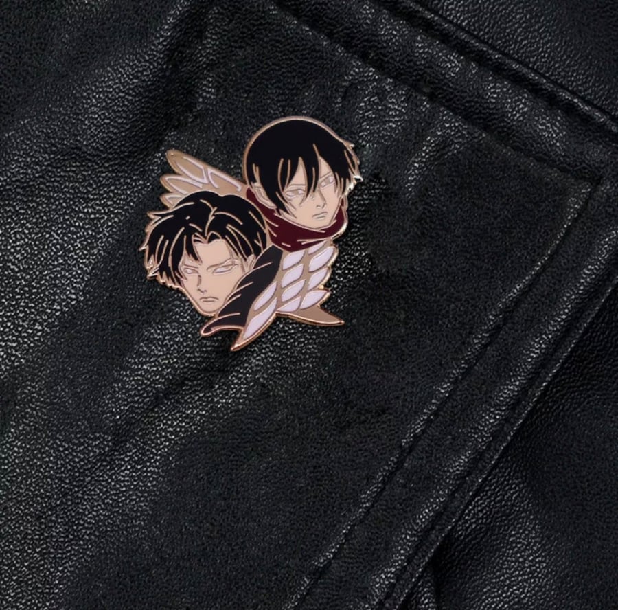 بروش هجوم العمالقة | Attack On Titans Pin