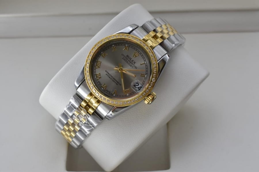 Women's Rolex watch, first class, battery, price 230, with an elegant box