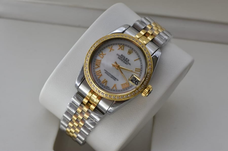 Women's Rolex watch, first class, battery, price 230, with an elegant box
