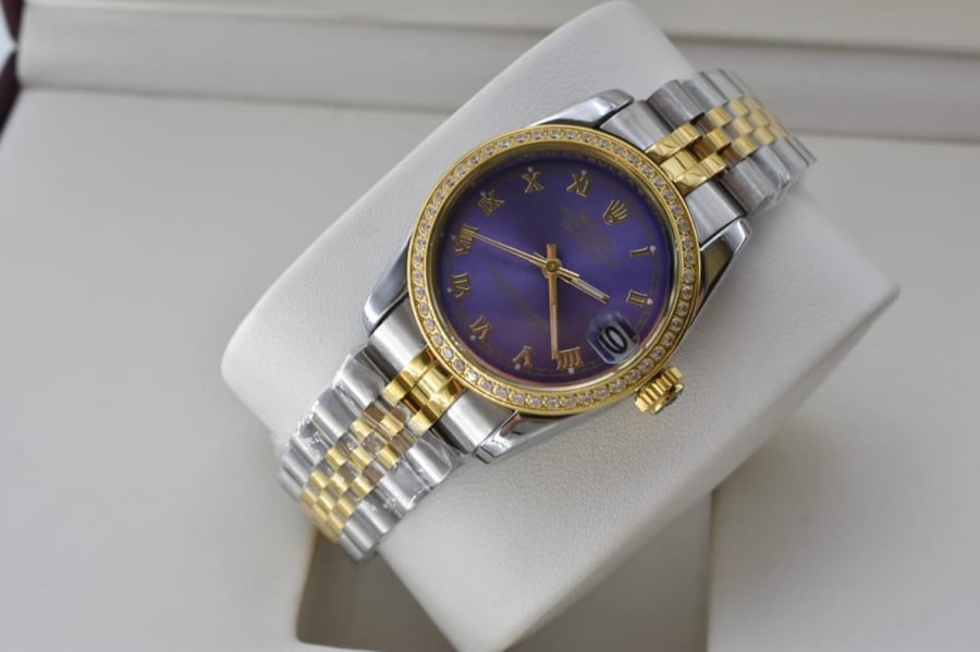 Women's Rolex watch, first class, battery, price 230, with an elegant box