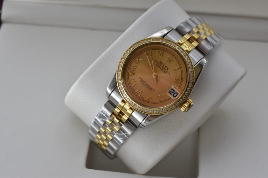 Women's Rolex watch, first class, battery, price 230, with an elegant box