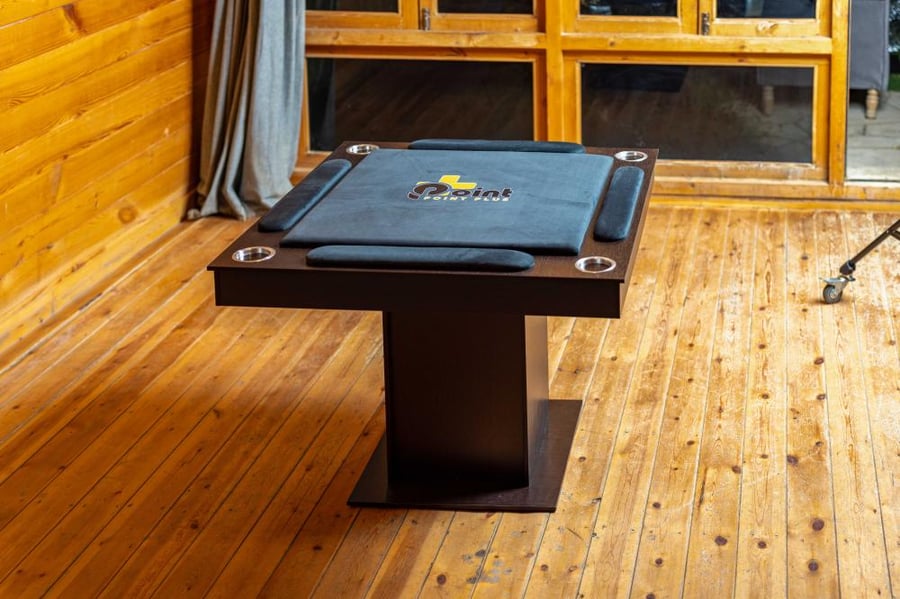 طاولة بلوت مع كراسي