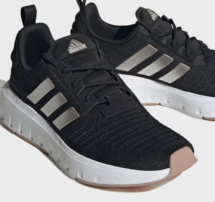 حذاء من أديداس  للنساء size-40.2/3-EU  ...