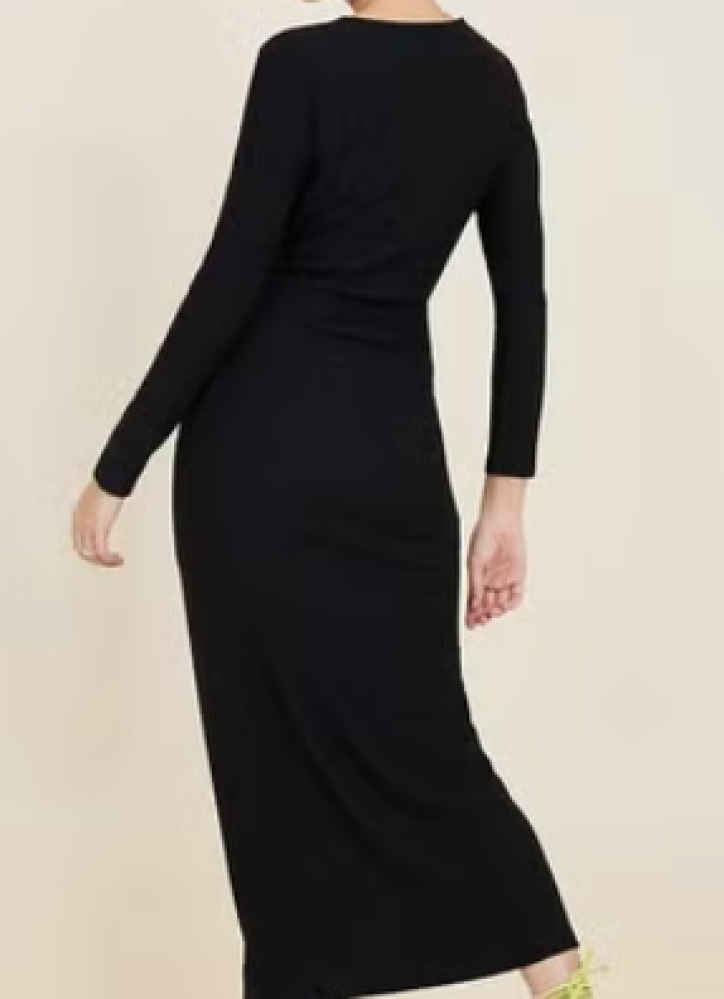 فستان ماكسي محبوك بياقة غير متماثلة وتفاصيل مجمعة من ستايلي size-S