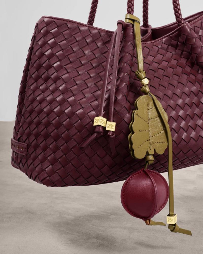 حقيبة كتف نوفا الصغيرة المنسوجة - شيري | Nova Hand Woven Small Shoulder Tote - Cherry