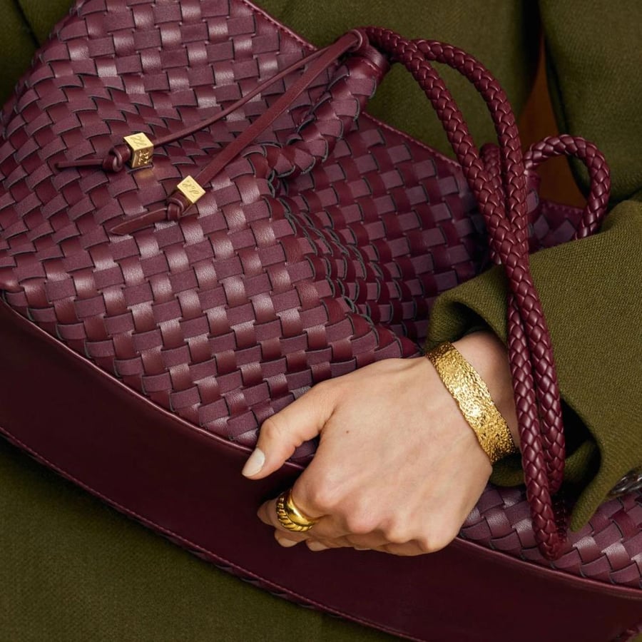 حقيبة كتف نوفا الصغيرة المنسوجة - شيري | Nova Hand Woven Small Shoulder Tote - Cherry