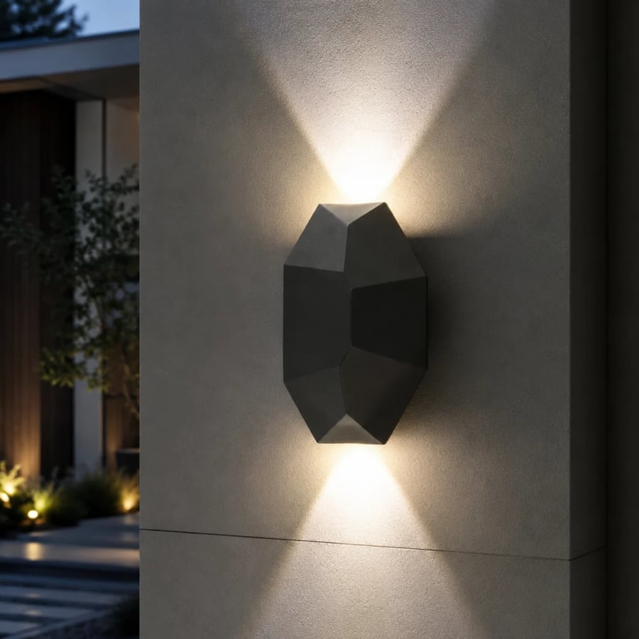 انارة جدارية ليد رمادي بتصميم هندسي واضاءة صفراء للواجهات الخارجية