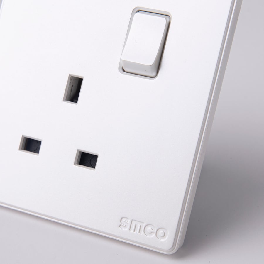 فيش ثلاثي+منفذ USB لؤلؤي