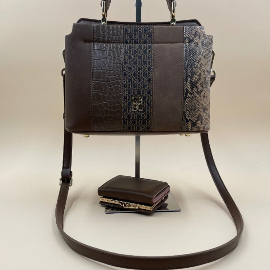 Crispella handbag comes with a wallet