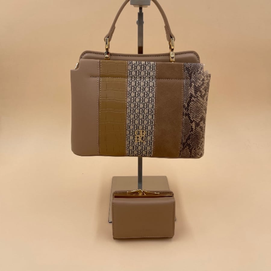 Crispella handbag comes with a wallet