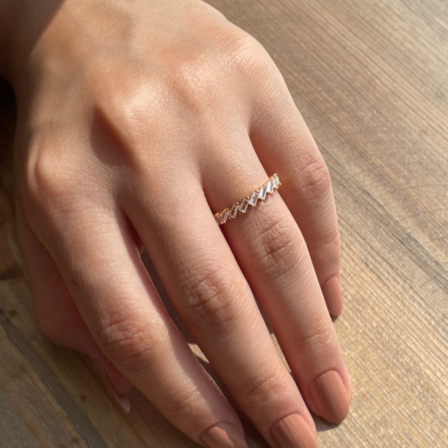A soft zircon ring